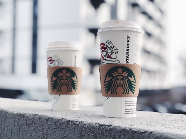 スターバックスコーヒーのカップの画像